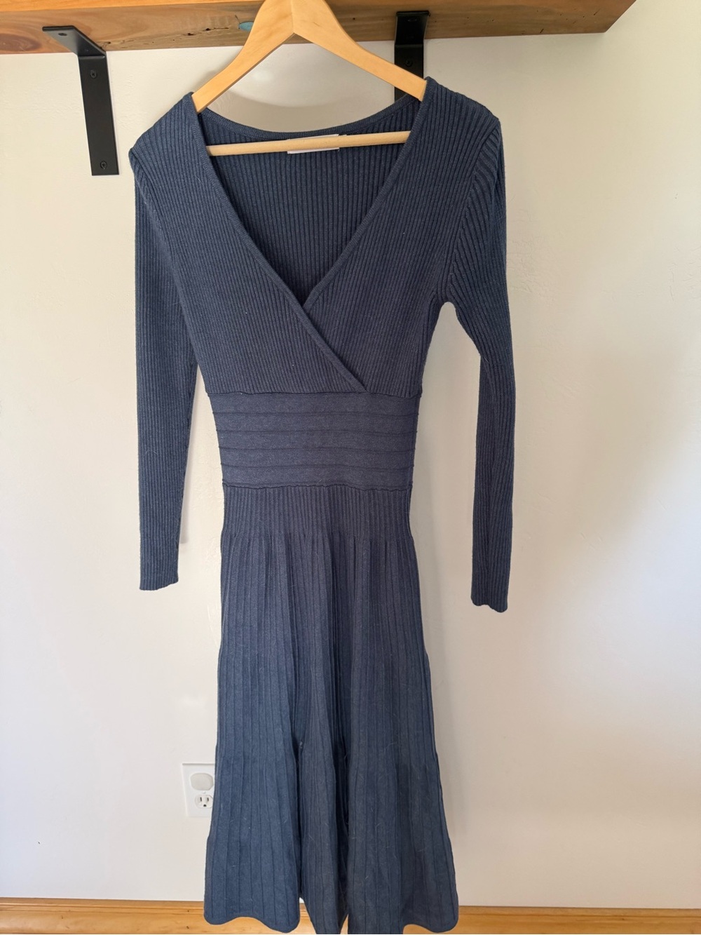 Ribbed V-Neck Long Sleeve Knit Dress in Navy